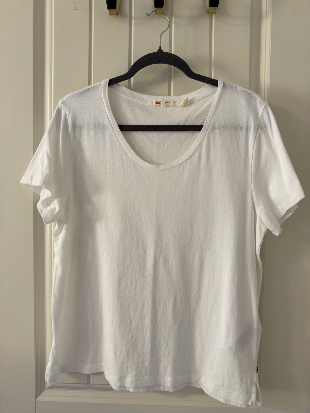 Levi's Women's White Scoop Neck Short Sleeve Tee